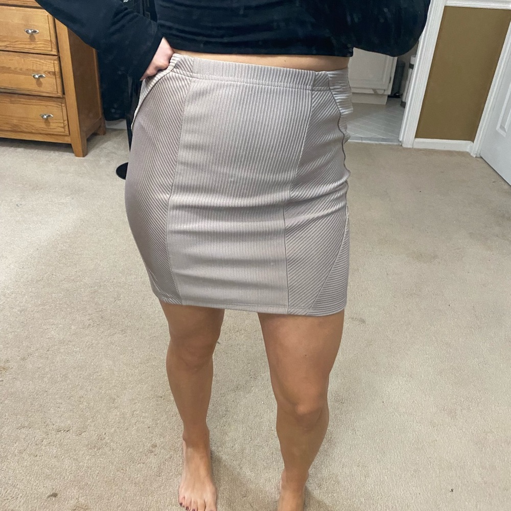 Biege textured skirt Size medium forever 21